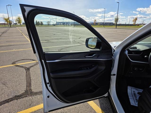 used 2023 Jeep Grand Cherokee car, priced at $32,000