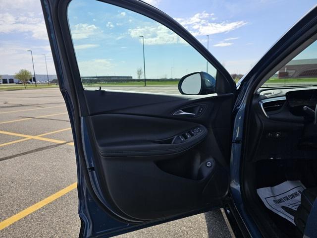 new 2025 Buick Encore GX car, priced at $33,120