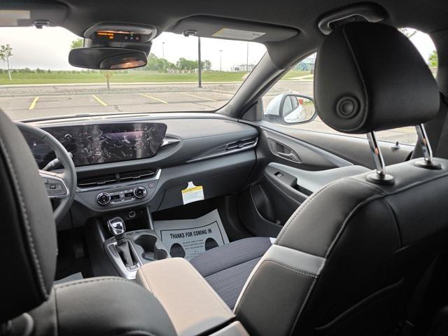 new 2025 Buick Envista car, priced at $26,190