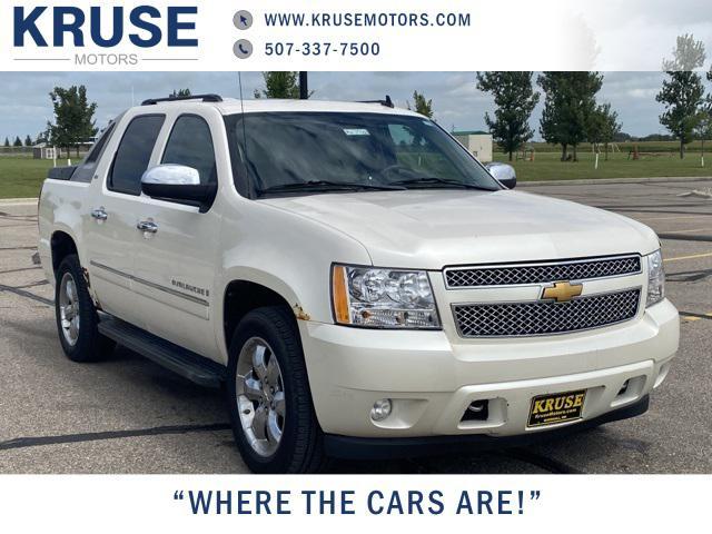 used 2009 Chevrolet Avalanche car, priced at $7,500