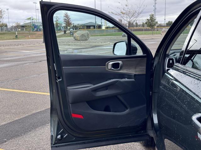 used 2023 Kia Sorento car, priced at $32,015