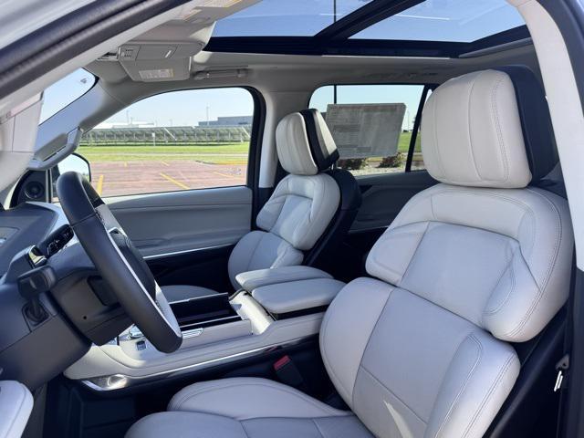 new 2025 Lincoln Navigator car, priced at $103,940