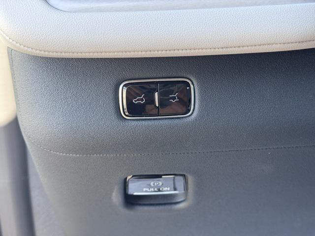 new 2025 Lincoln Navigator car, priced at $103,940