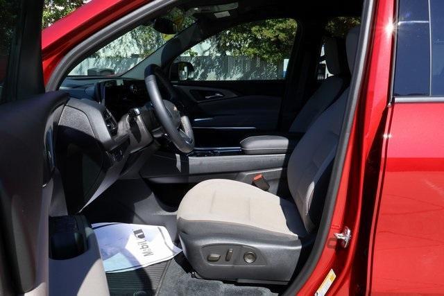 used 2024 Chevrolet Traverse car, priced at $36,990