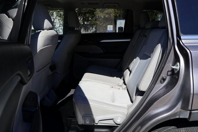 used 2014 Toyota Highlander car, priced at $17,440