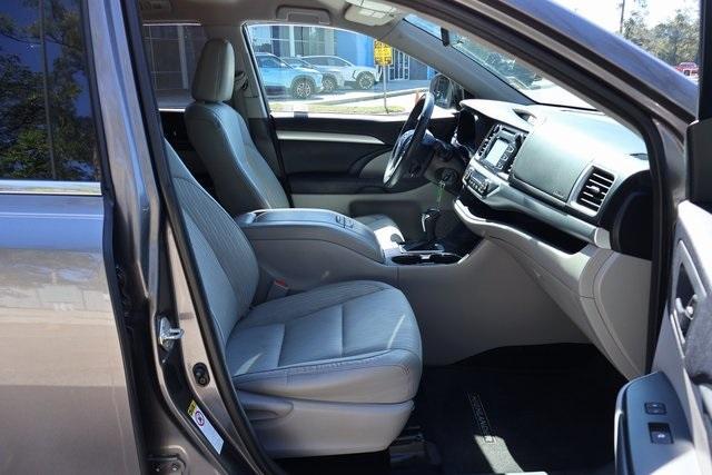 used 2014 Toyota Highlander car, priced at $17,440