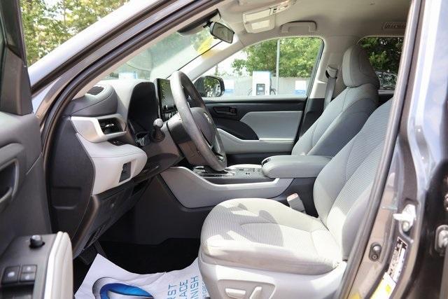used 2021 Toyota Highlander car, priced at $28,000