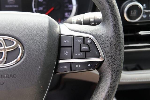 used 2021 Toyota Highlander car, priced at $28,000