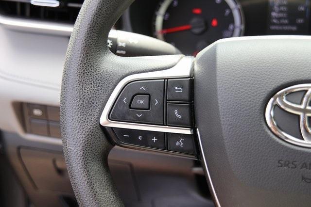 used 2021 Toyota Highlander car, priced at $28,000