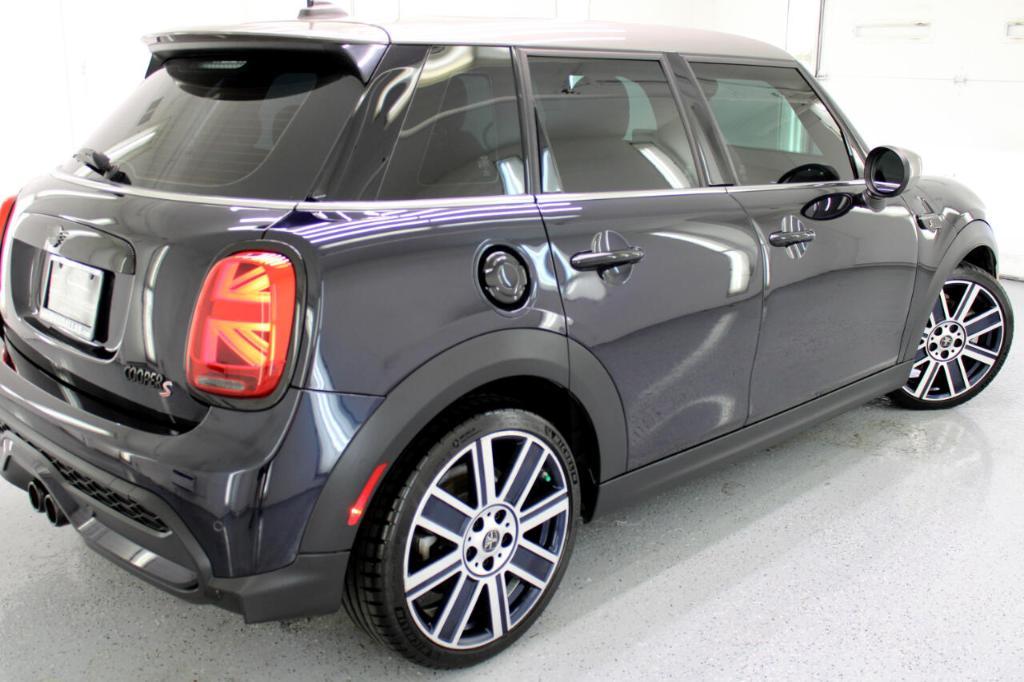 used 2022 MINI Hardtop car, priced at $25,995