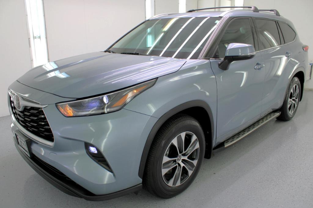 used 2021 Toyota Highlander car, priced at $32,995