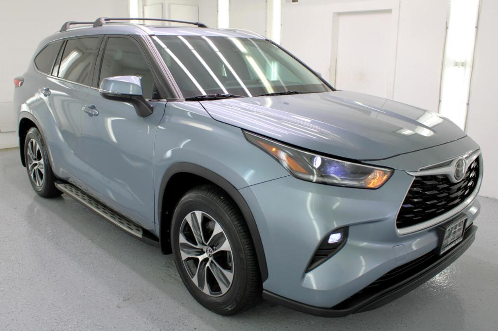used 2021 Toyota Highlander car, priced at $32,995
