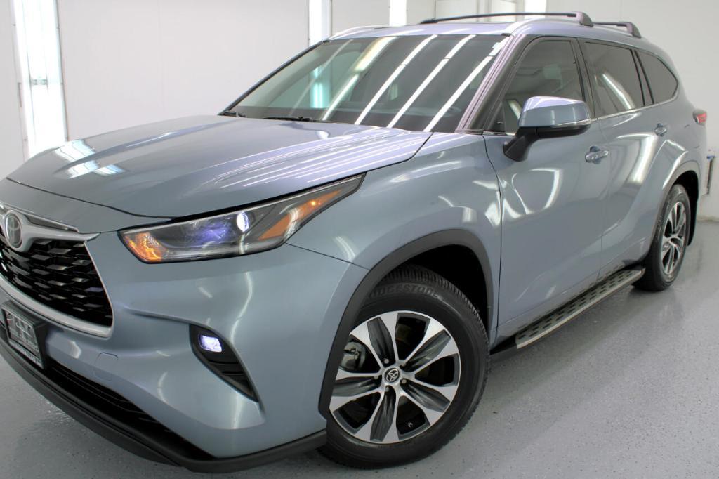 used 2021 Toyota Highlander car, priced at $32,995