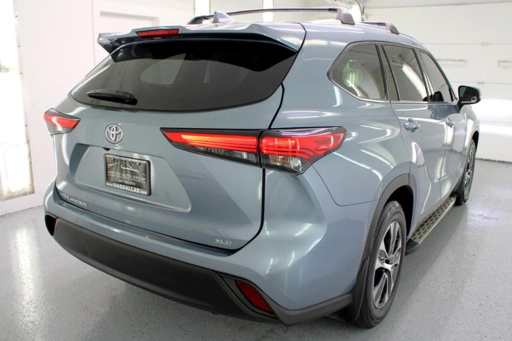 used 2021 Toyota Highlander car, priced at $32,995
