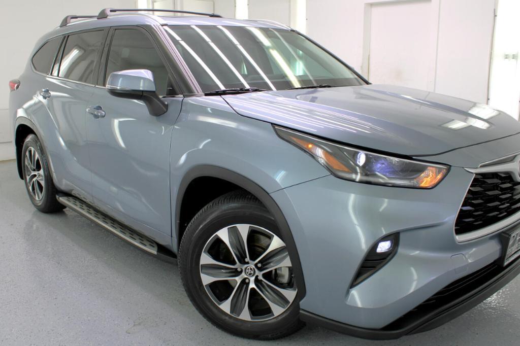 used 2021 Toyota Highlander car, priced at $32,995
