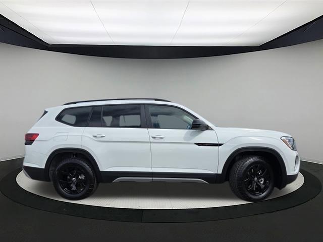 new 2025 Volkswagen Atlas car, priced at $48,457