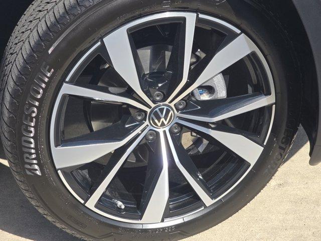 new 2026 Volkswagen Atlas Cross Sport car, priced at $54,685