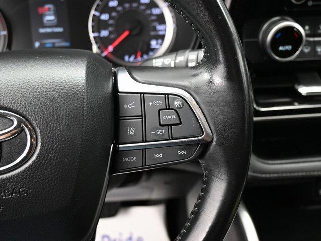 used 2021 Toyota Highlander car, priced at $28,999