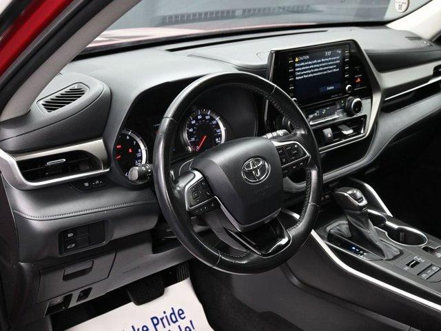 used 2021 Toyota Highlander car, priced at $28,999