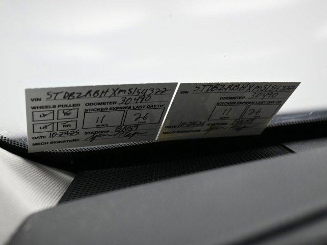 used 2021 Toyota Highlander car, priced at $28,999