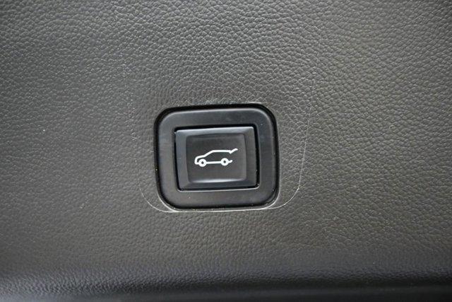 used 2022 Chevrolet Traverse car, priced at $27,999