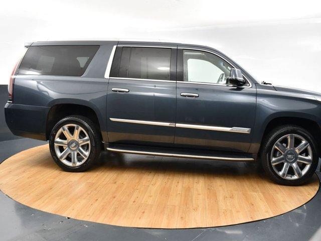 used 2020 Cadillac Escalade ESV car, priced at $33,999