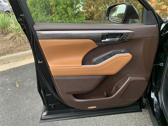 used 2022 Toyota Highlander car, priced at $43,799