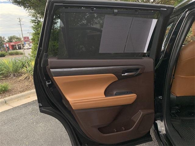 used 2022 Toyota Highlander car, priced at $43,799