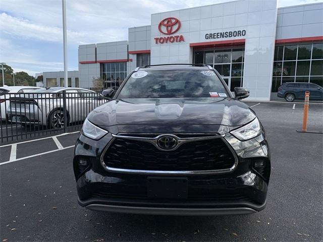 used 2022 Toyota Highlander car, priced at $43,799