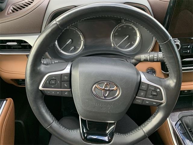 used 2022 Toyota Highlander car, priced at $43,799