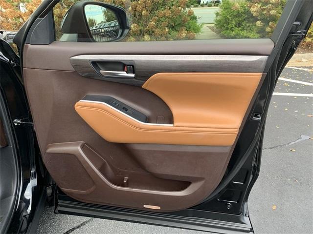 used 2022 Toyota Highlander car, priced at $43,799