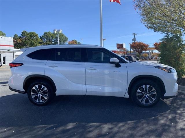 used 2020 Toyota Highlander Hybrid car, priced at $26,499