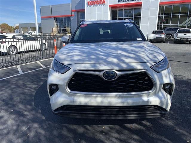 used 2020 Toyota Highlander Hybrid car, priced at $26,499