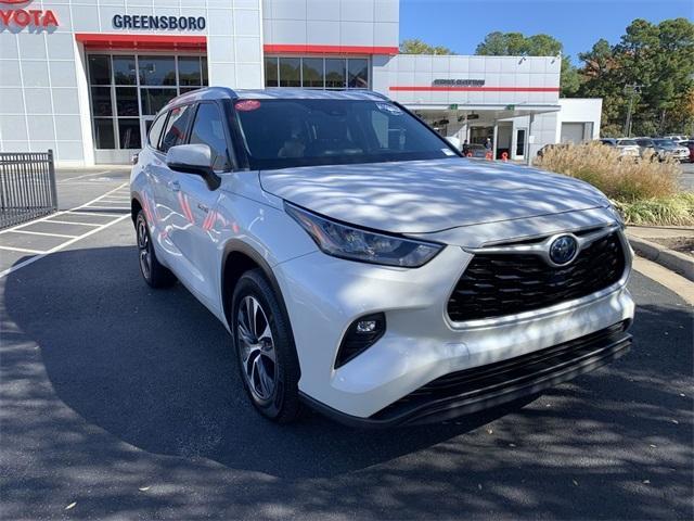 used 2020 Toyota Highlander Hybrid car, priced at $26,499