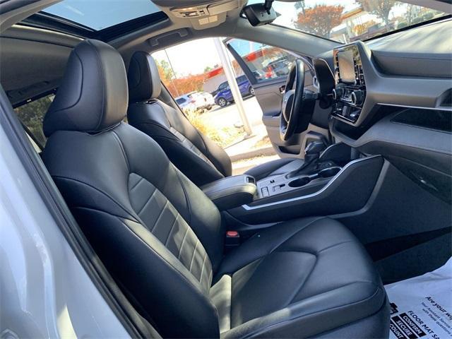 used 2020 Toyota Highlander Hybrid car, priced at $26,499
