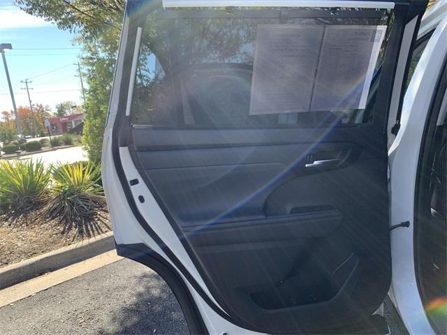 used 2020 Toyota Highlander Hybrid car, priced at $26,499