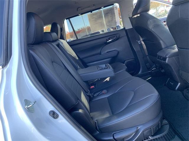 used 2020 Toyota Highlander Hybrid car, priced at $26,499
