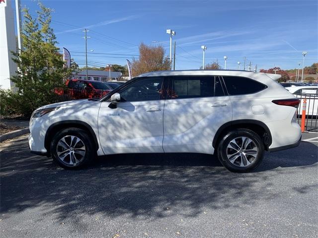 used 2020 Toyota Highlander Hybrid car, priced at $26,499