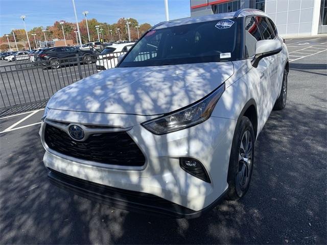used 2020 Toyota Highlander Hybrid car, priced at $26,499