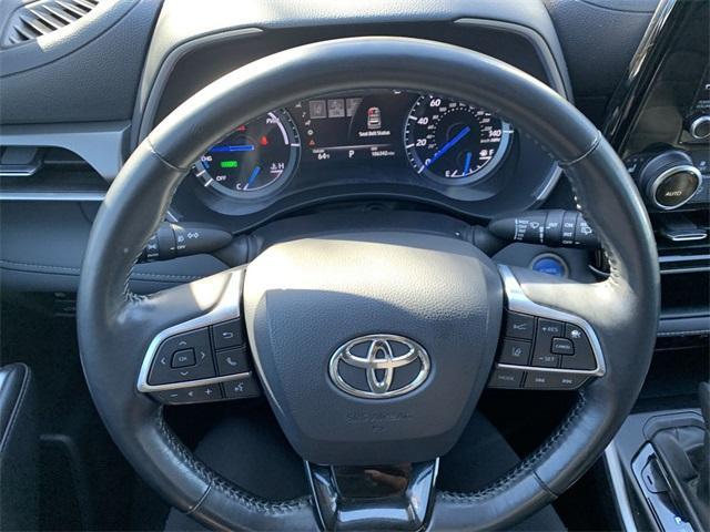 used 2020 Toyota Highlander Hybrid car, priced at $26,499