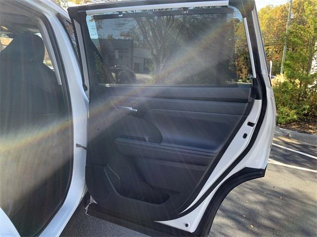 used 2020 Toyota Highlander Hybrid car, priced at $26,499