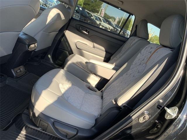 used 2023 Toyota Highlander Hybrid car, priced at $40,999