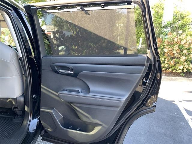 used 2023 Toyota Highlander Hybrid car, priced at $40,999