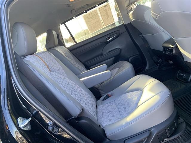 used 2023 Toyota Highlander Hybrid car, priced at $40,999
