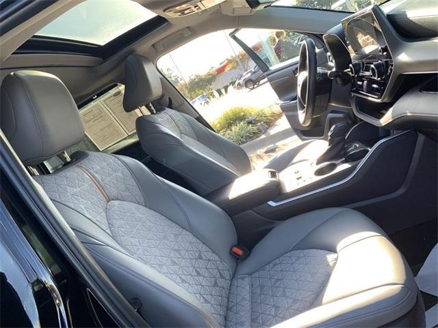 used 2023 Toyota Highlander Hybrid car, priced at $40,999