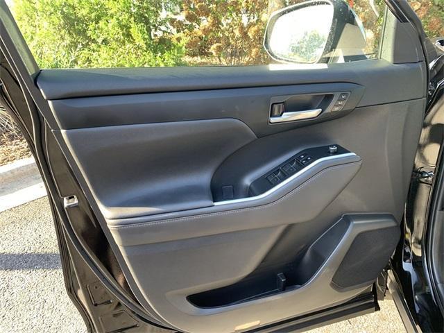 used 2023 Toyota Highlander Hybrid car, priced at $40,999