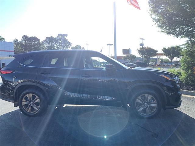 used 2023 Toyota Highlander Hybrid car, priced at $40,999