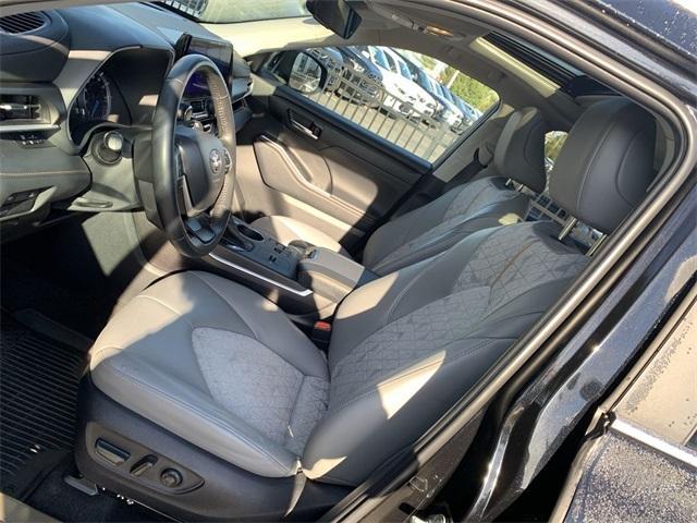used 2023 Toyota Highlander Hybrid car, priced at $40,999