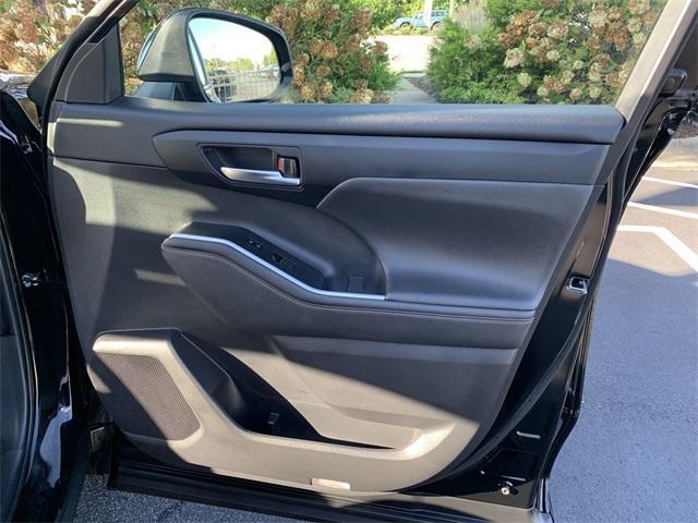 used 2023 Toyota Highlander Hybrid car, priced at $40,999