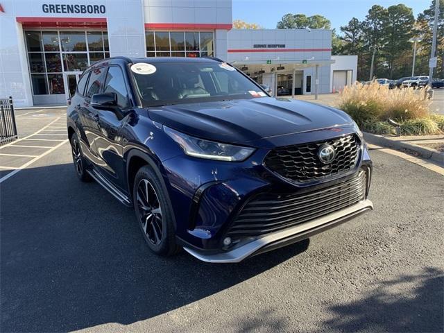 used 2022 Toyota Highlander car, priced at $34,561